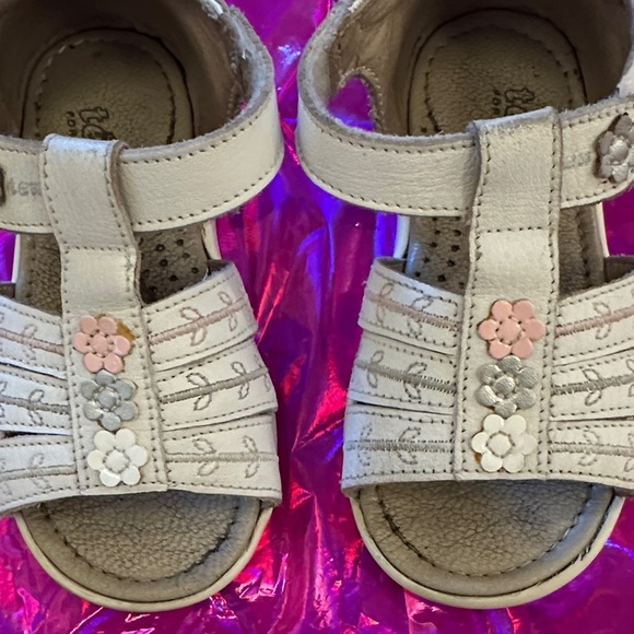 Tenten Charming And Medical Kids Sandals with Floral Accents size 22 - Picture 4 of 4